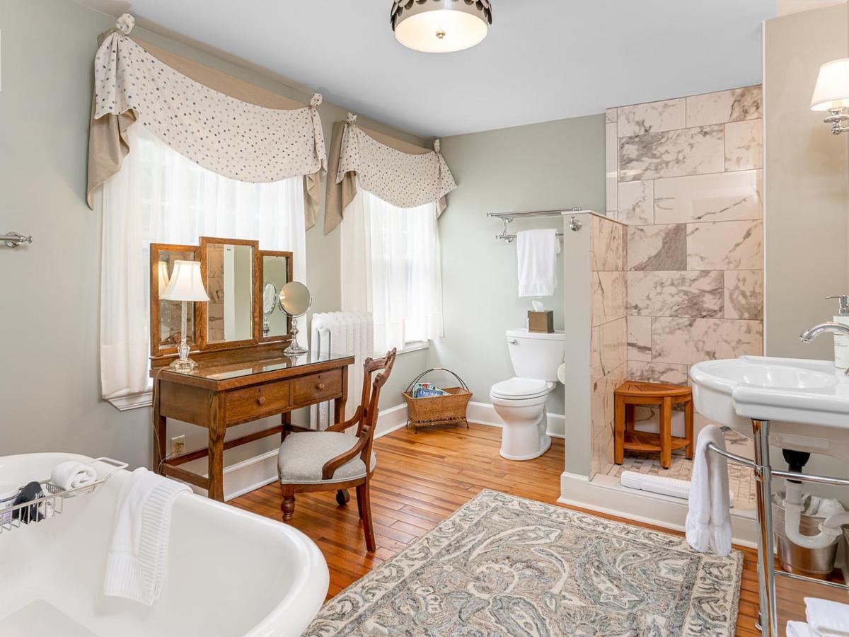 Pinecrest Bed & Breakfast Эшвилл Экстерьер фото