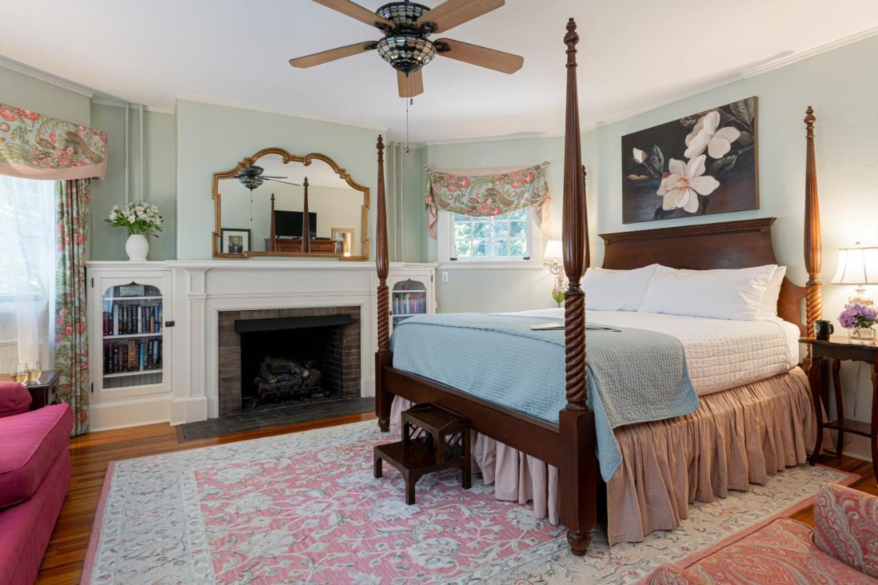 Pinecrest Bed & Breakfast Эшвилл Экстерьер фото