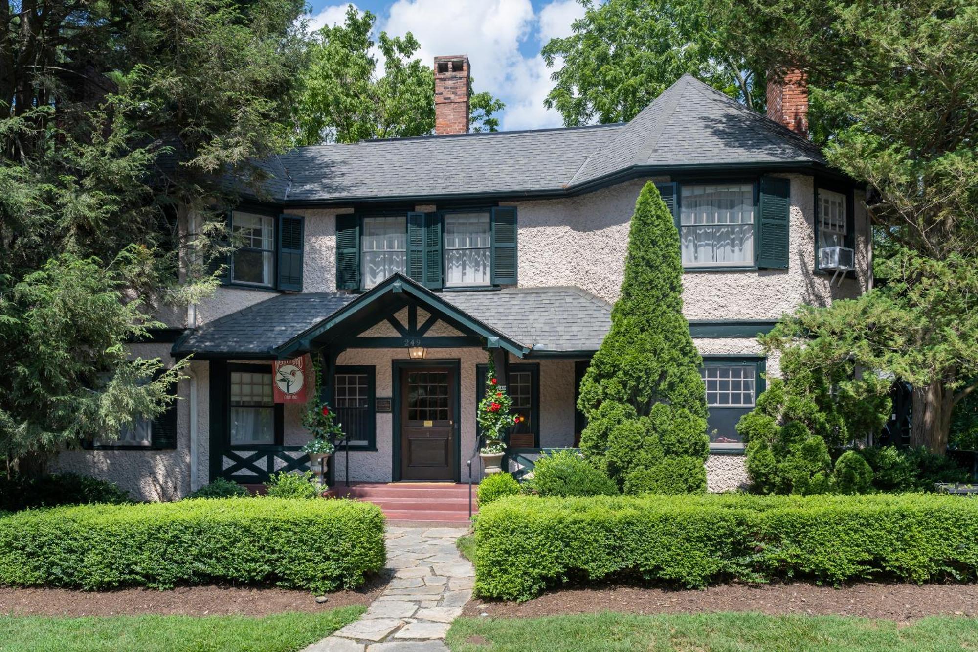 Pinecrest Bed & Breakfast Эшвилл Экстерьер фото