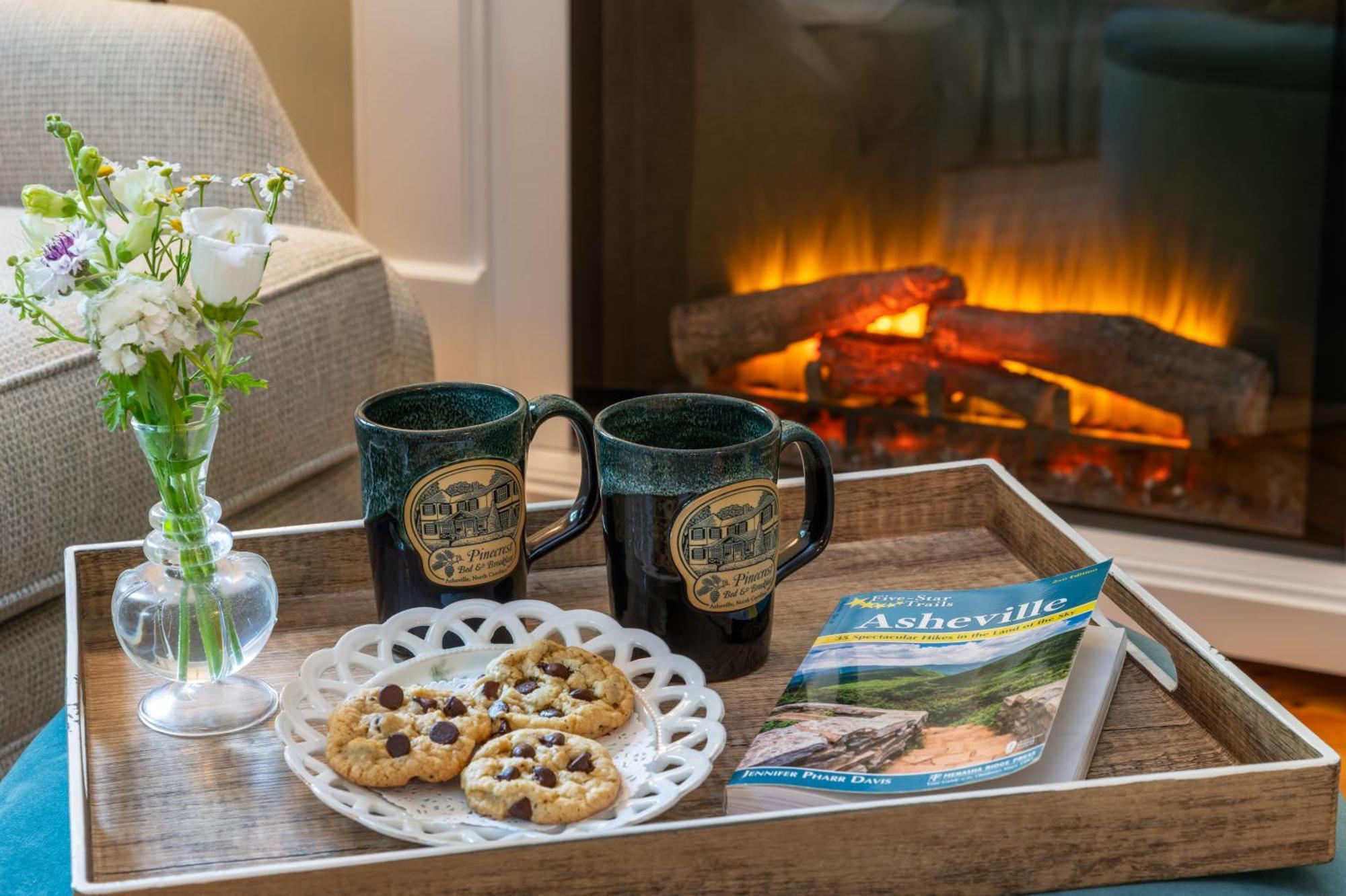 Pinecrest Bed & Breakfast Эшвилл Экстерьер фото