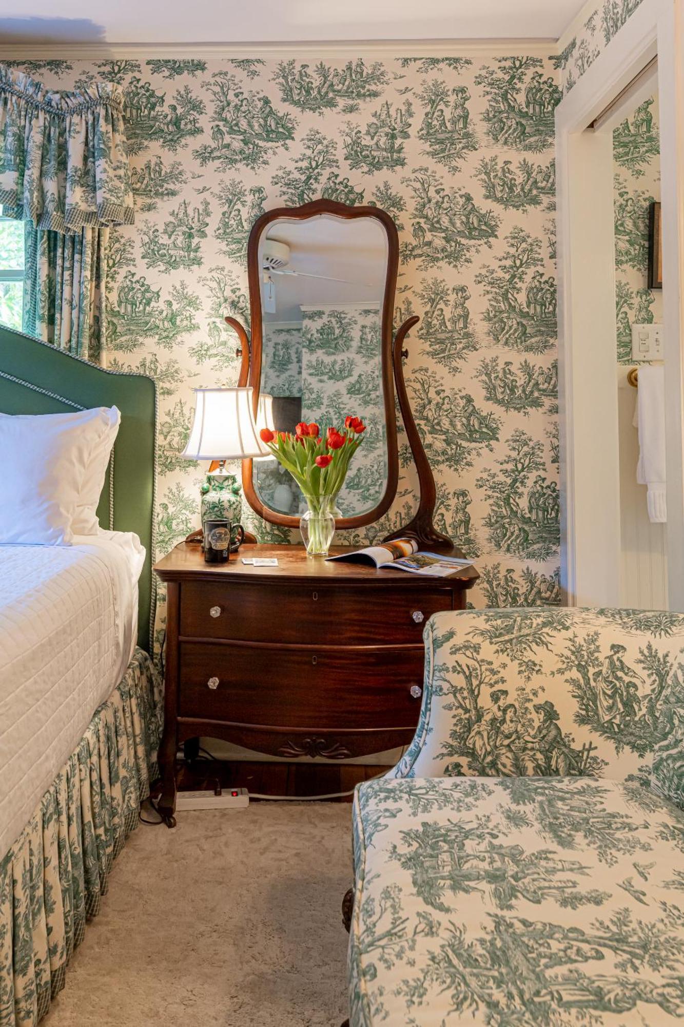 Pinecrest Bed & Breakfast Эшвилл Экстерьер фото