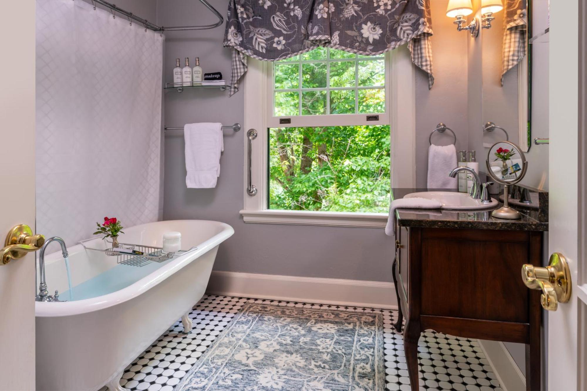 Pinecrest Bed & Breakfast Эшвилл Экстерьер фото